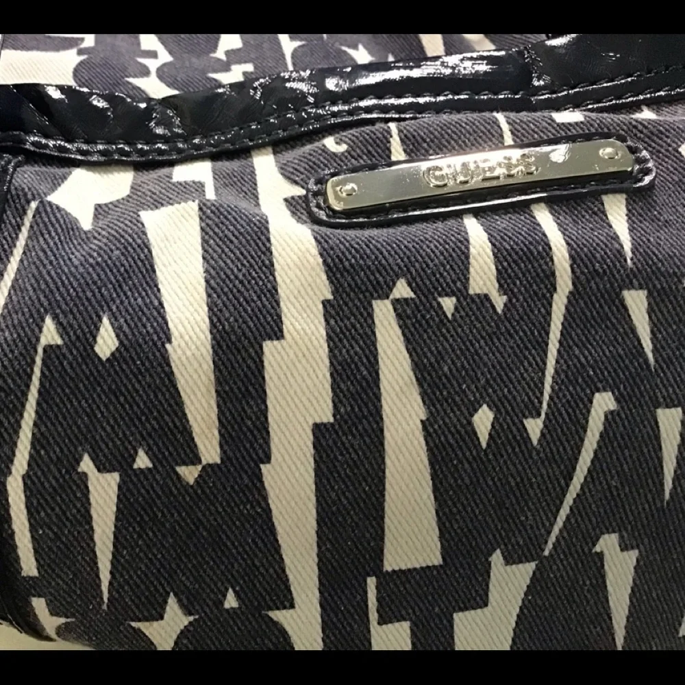 Guess Signature Canvas Tote Large
